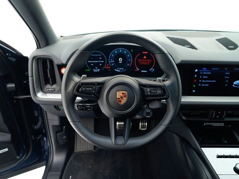 Used 2025 Porsche Cayenne S image 21