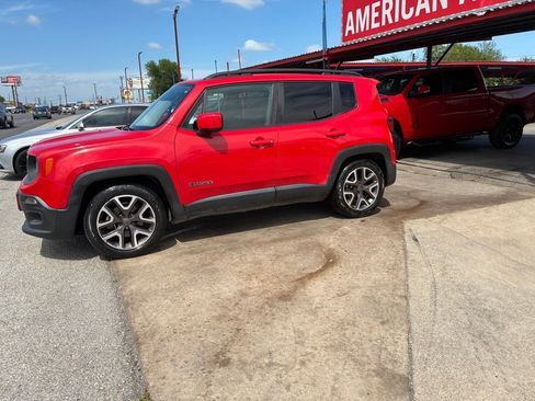 Used 2015 Jeep Renegade Latitude FWD image 3