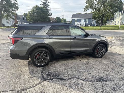 Used 2025 Ford Explorer ST-Line w/ ST-Line Street Pack AWD/4WD image 11