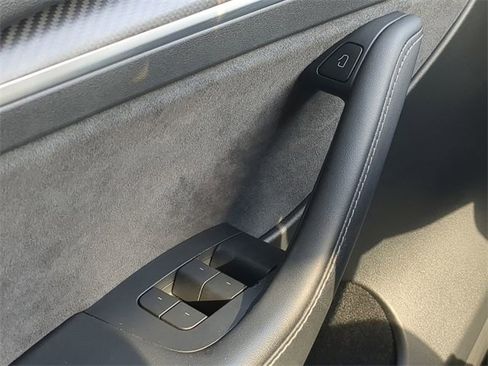 Used 2023 Tesla Model Y Long Range image 28