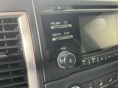 Used 2017 Nissan Titan S image 19