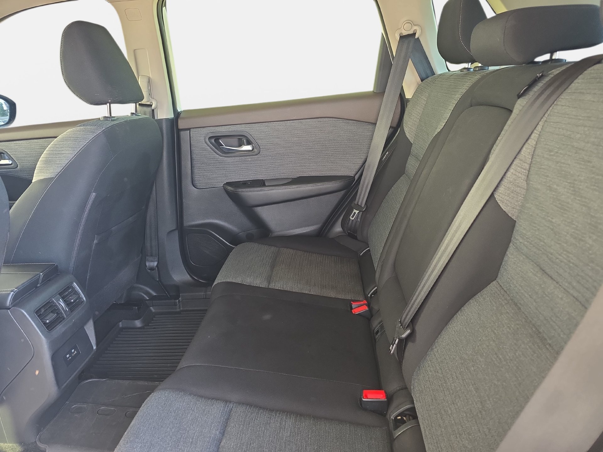 Used 2023 Nissan Rogue SV AWD/4WD image 13