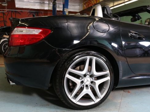 Used 2014 Mercedes-Benz SLK 250 w/ Premium Package image 21