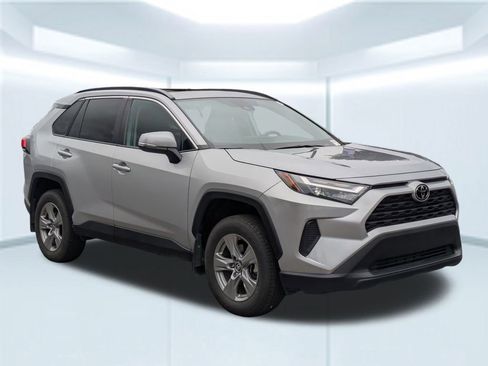 Used 2024 Toyota RAV4 XLE w/ Convenience Package image 8