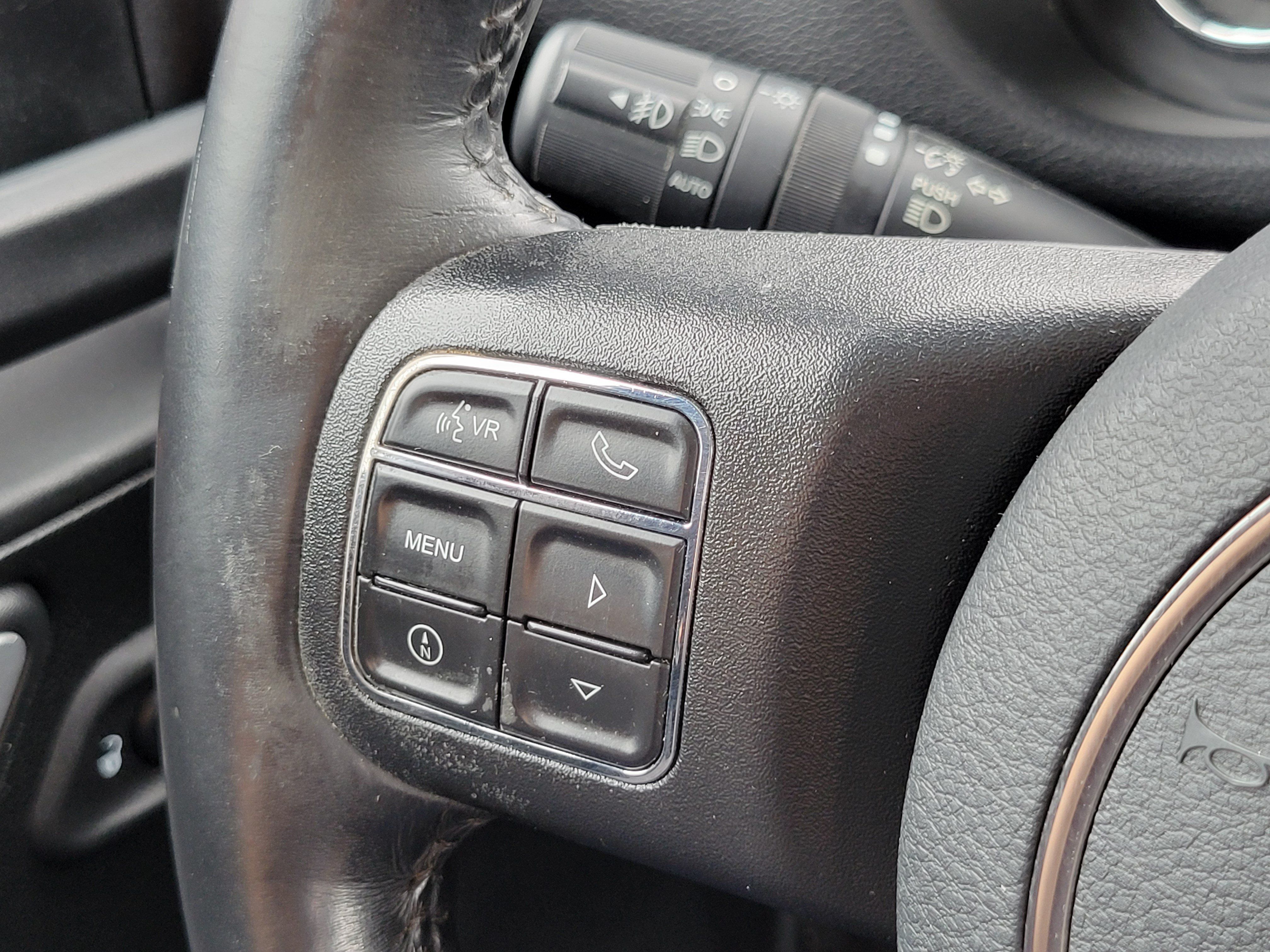 Used 2018 Jeep Wrangler Sahara w/ Connectivity Group AWD/4WD image 10