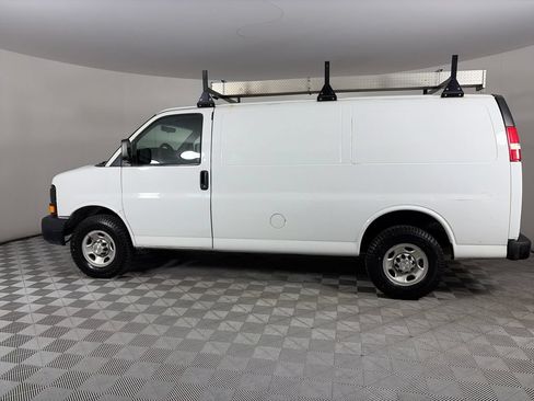 Used 2015 Chevrolet Express 2500 RWD image 4