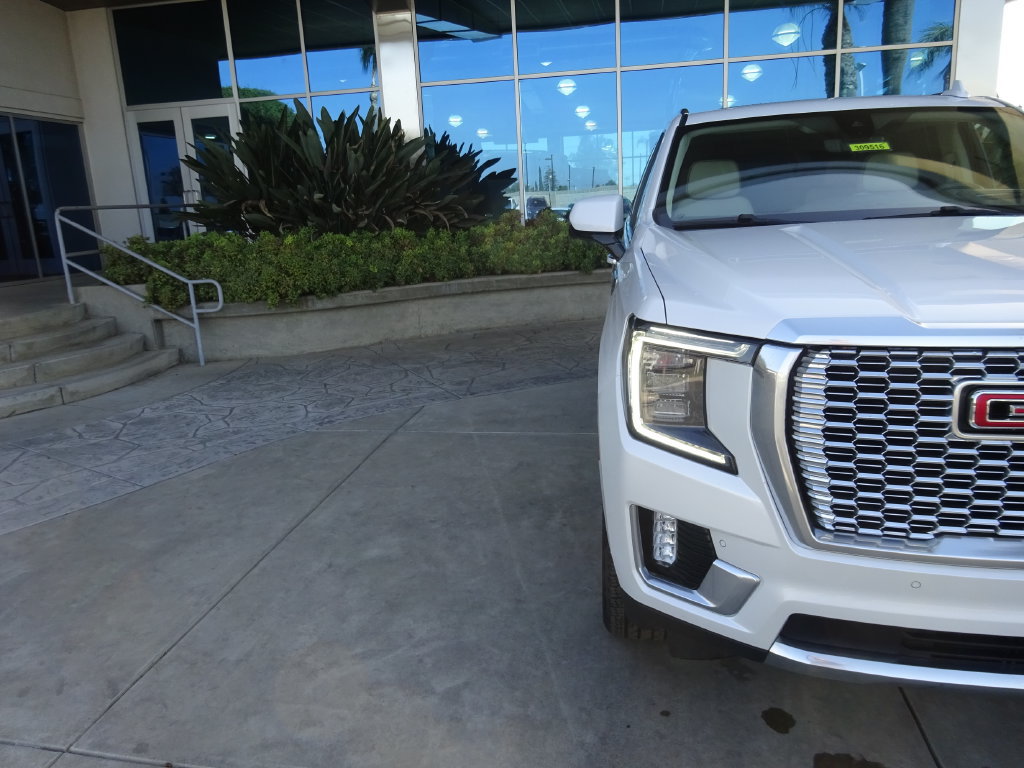 Certified 2022 GMC Yukon XL Denali w/ Denali Premium Package AWD/4WD image 34