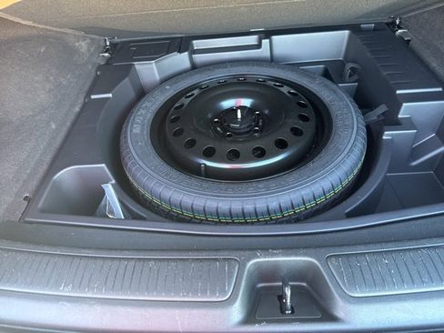 Certified 2025 Buick Envision Sport Touring image 32