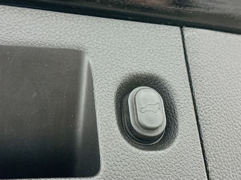 Used 2019 Chevrolet Suburban LT image 32