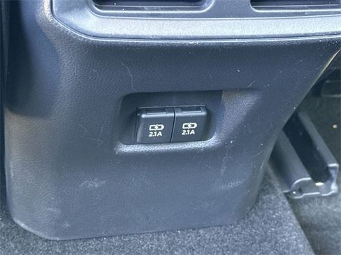 Used 2021 Toyota RAV4 XLE Premium image 11