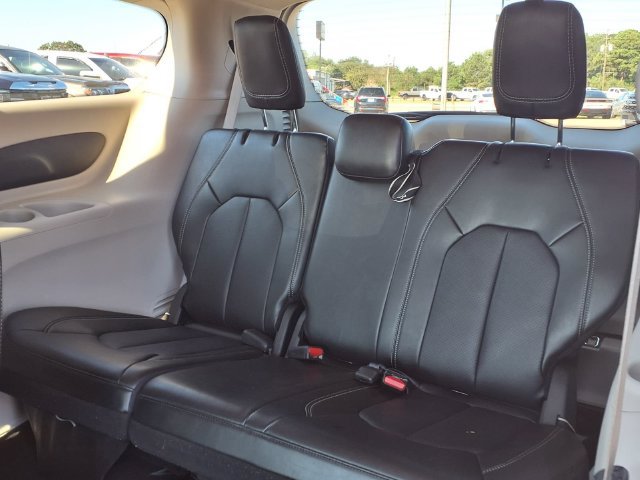 Used 2024 Chrysler Pacifica Touring-L FWD image 23