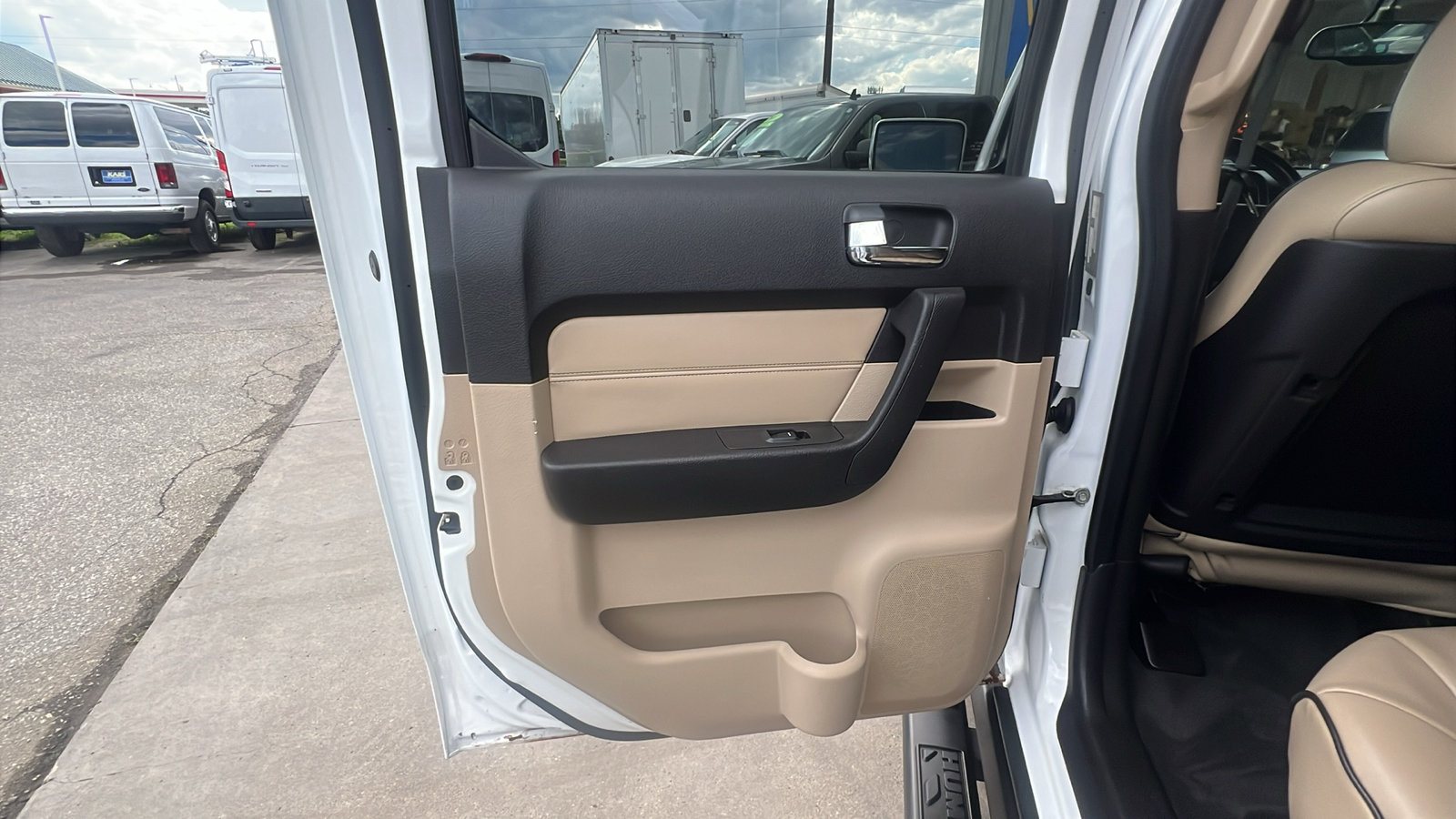 Used 2010 HUMMER H3T Luxury w/ Appearance Package AWD/4WD image 15