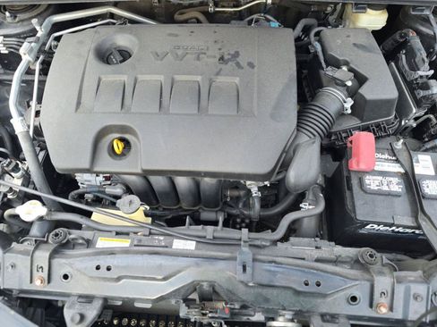 Used 2017 Toyota Corolla LE FWD image 6