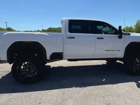 Used 2025 GMC Sierra 2500 Denali w/ Denali Reserve Package AWD/4WD image 9