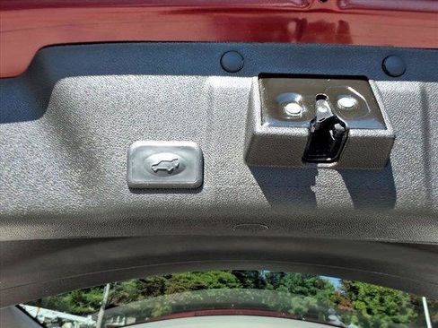 Used 2016 GMC Acadia SLE image 13