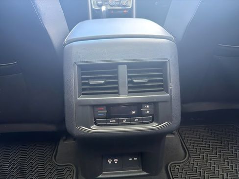 Used 2022 Volkswagen Atlas SE w/ Panoramic Sunroof Package AWD/4WD image 24
