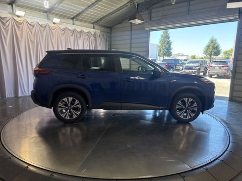 Used 2023 Nissan Rogue SV FWD image 4