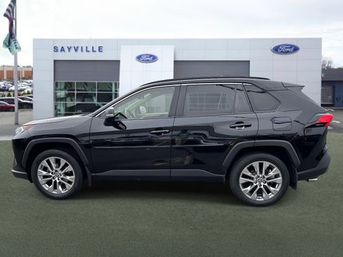 Used 2021 Toyota RAV4 XLE Premium AWD/4WD image 2