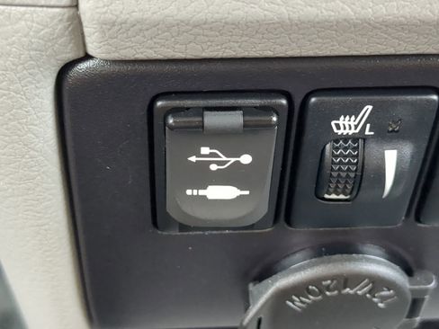 Used 2017 Toyota Sienna Limited image 23