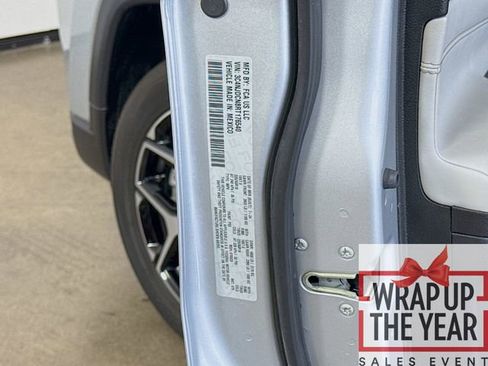 Used 2024 Jeep Compass Limited image 30