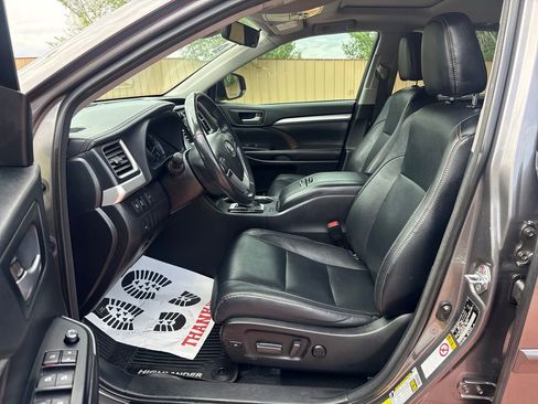 Used 2017 Toyota Highlander XLE AWD/4WD image 11