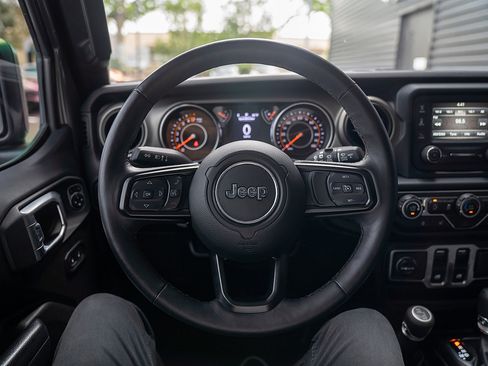 Used 2019 Jeep Wrangler Sport AWD/4WD image 6
