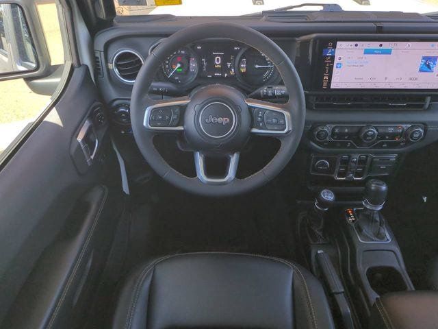 Used 2024 Jeep Wrangler Unlimited Sahara w/ Technology Group AWD/4WD image 16