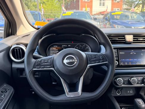 Used 2025 Nissan Versa SV FWD image 18