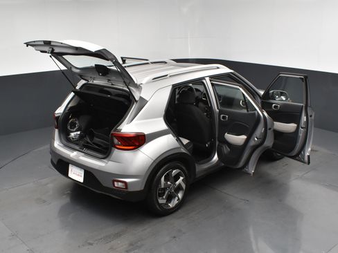 Used 2023 Hyundai Venue SEL image 28