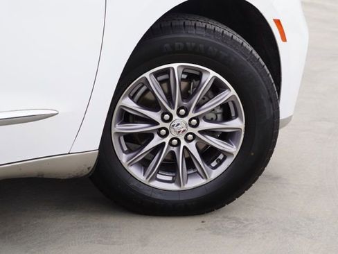 Used 2023 Buick Enclave Essence image 8