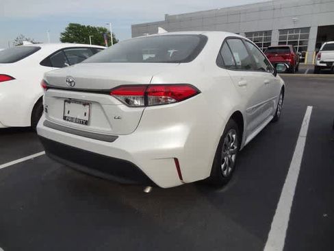 Used 2025 Toyota Corolla LE image 6