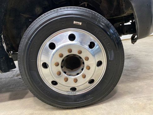 Used 2015 Ford F550 2WD Regular Cab Super Duty image 27