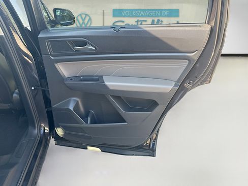 Used 2021 Volkswagen Atlas SE image 30