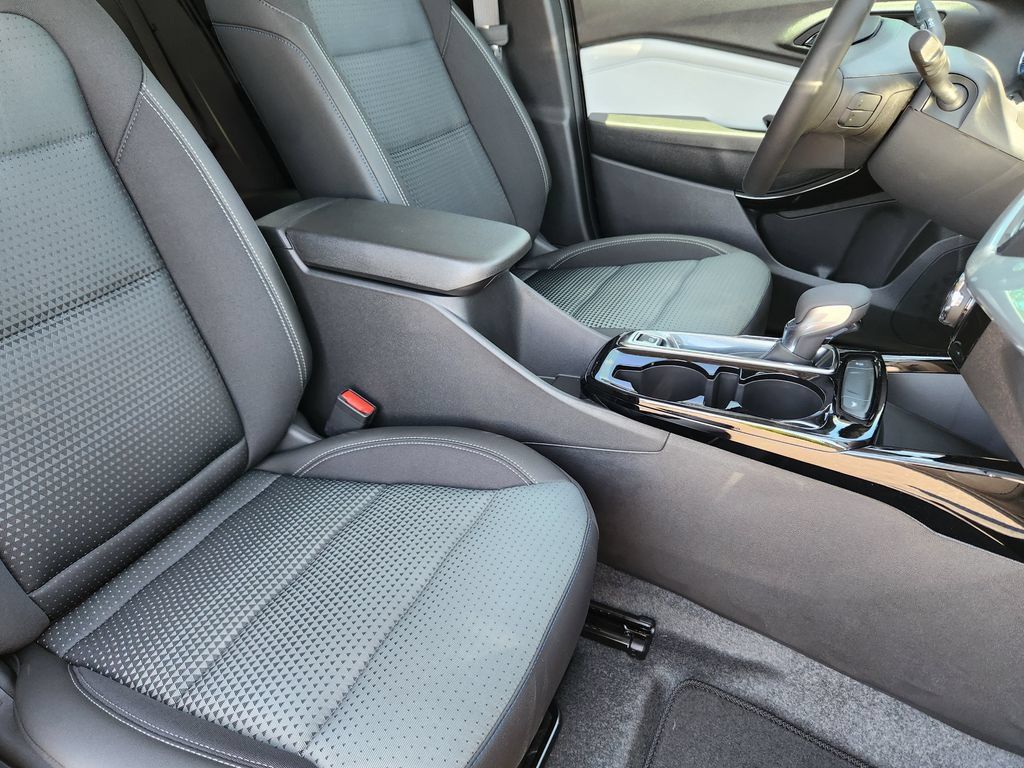 New 2026 Chevrolet Trax LT w/ LT Convenience Package FWD image 13