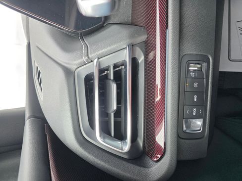 Used 2025 Chevrolet Traverse Z71 w/ Driver Confidence Package image 12