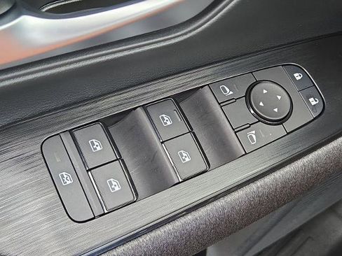 Certified 2025 Nissan Kicks SV image 27