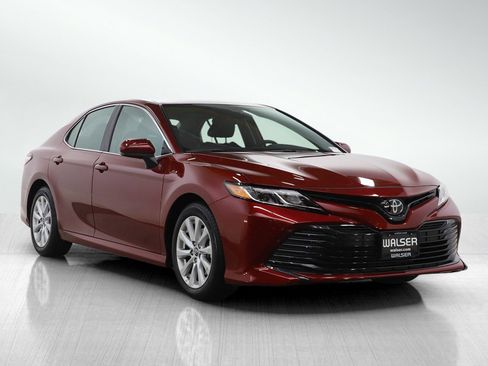 Used 2019 Toyota Camry LE image 7