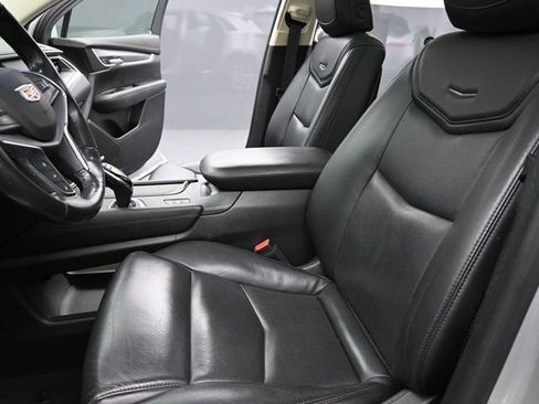 Used 2019 Cadillac XT5 Premium Luxury image 18