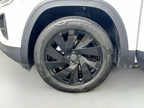 Used 2024 Volkswagen Atlas Cross Sport SE FWD image 32