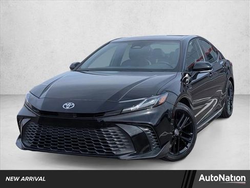 Certified 2025 Toyota Camry SE image 1