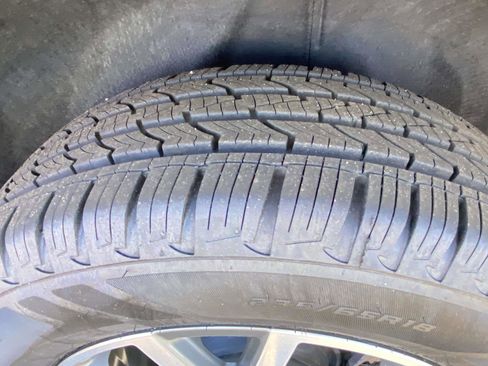 Used 2022 GMC Acadia SLE w/ Driver Convenience Package image 21