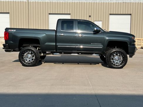 Used 2017 Chevrolet Silverado 1500 LTZ Z71 w/ LTZ Plus Package AWD/4WD image 2
