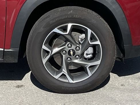 Used 2025 Chevrolet Trax LT w/ LT Convenience Package image 32