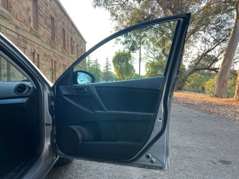 Used 2011 MAZDA MAZDA3 i Sport image 24