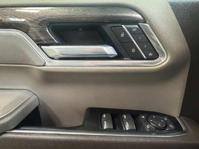 Used 2025 Chevrolet Silverado 1500 LTZ AWD/4WD image 16