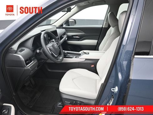 New 2026 Toyota Grand Highlander XLE image 9