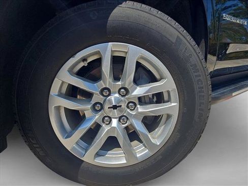 Used 2024 Chevrolet Suburban LS RWD image 25