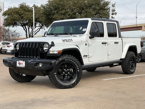 Used 2022 Jeep Gladiator Sport image 2