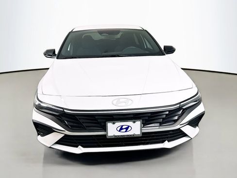 Certified 2025 Hyundai Elantra SEL FWD image 2