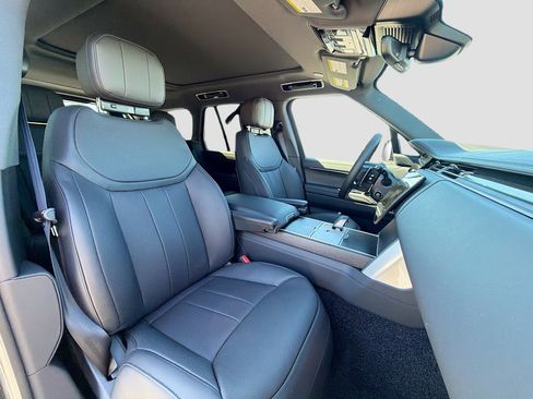 New 2026 Land Rover Range Rover SE image 16